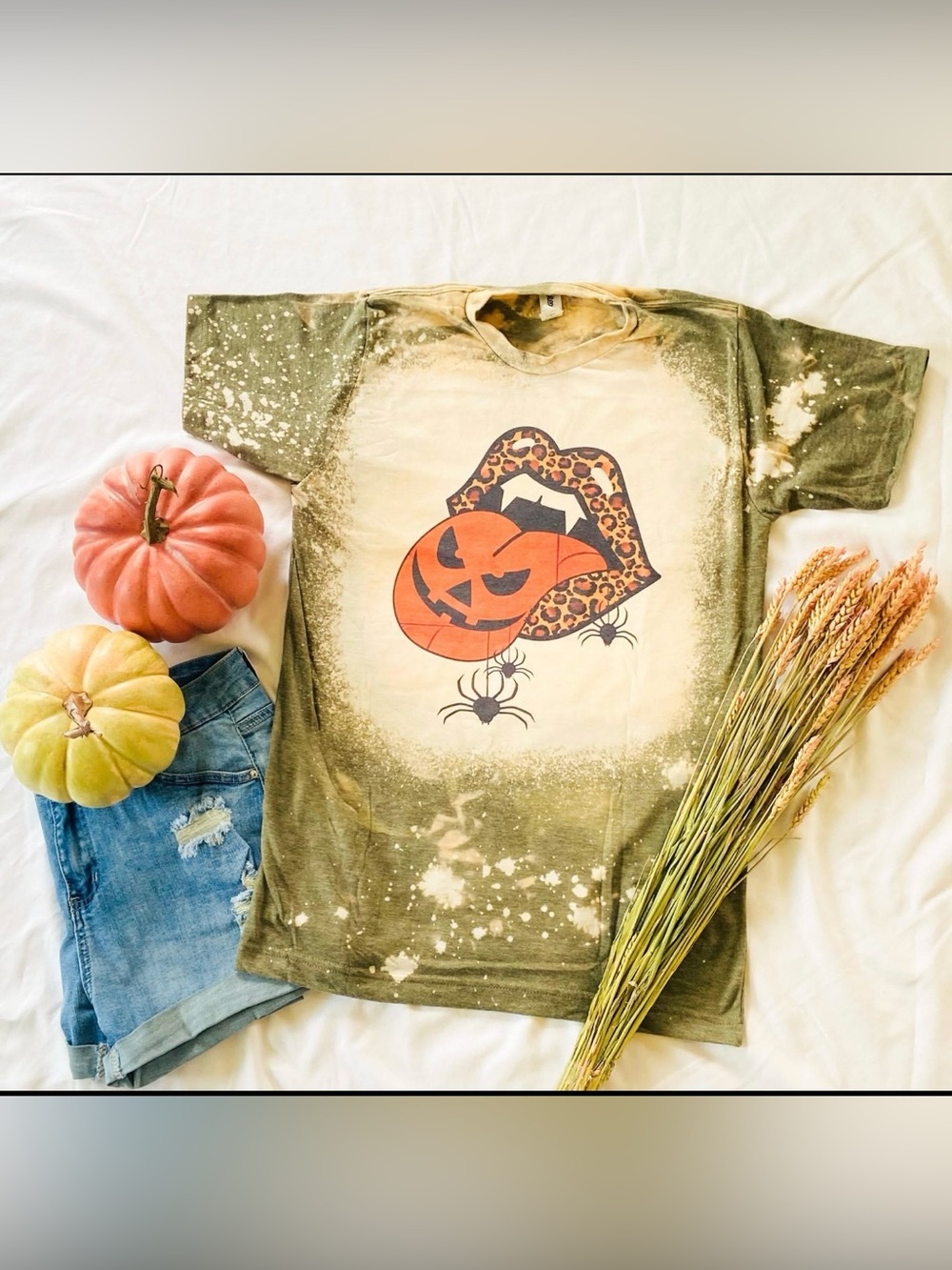 Super Soft Olive Green Bleached Halloween Pumpkin Lips Tee 🧡🎃